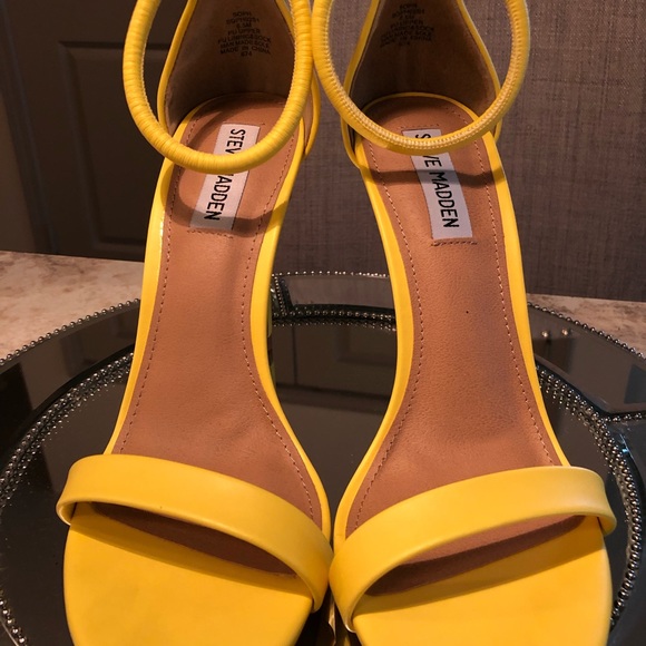 Steve Madden Yellow Heels Size 8.5 - Picture 3 of 5